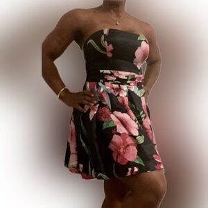 Bebe. multicolored strapless mini dress